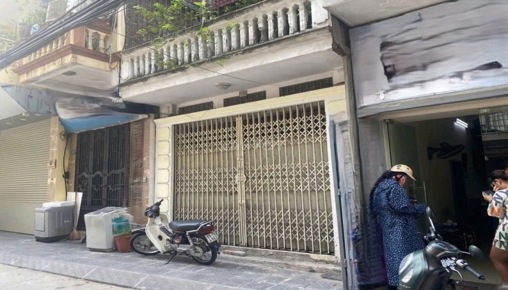 Cho thuê nhà ngõ ô tô tránh- vỉa hè phố 8/3, Hai Bà Trưng, Hà Nội, Dt 50m2-2,5 tầng-MT 5m - Giá 10 triệu